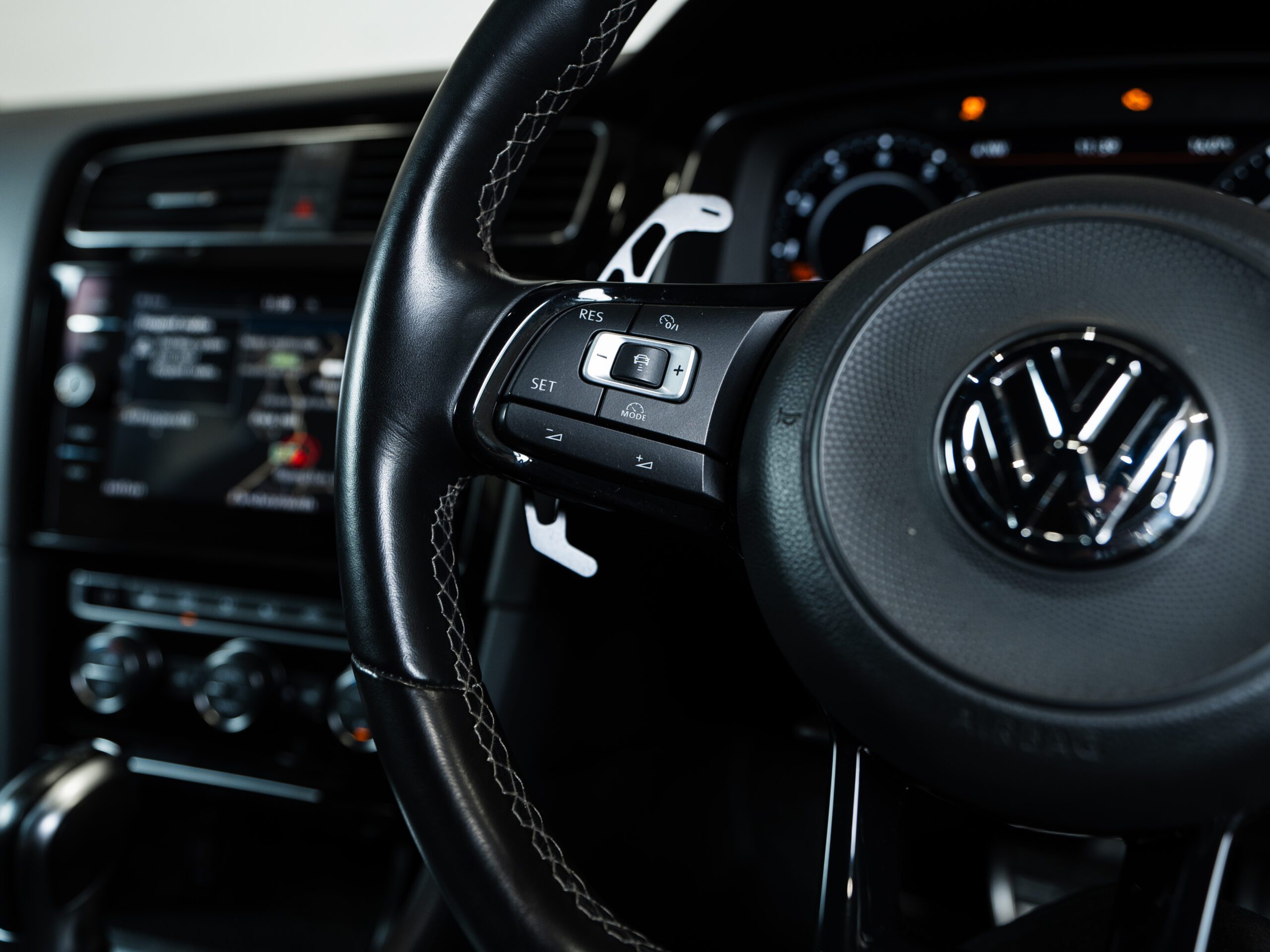 Volkswagen Worldwide 🌎🌍🌏 on Instagram: “mk5 GTI 😍 Mods: full leather &  alcantara interior, RS4 Recaros, OZ wheels, big brakes…